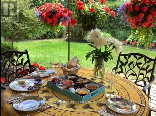 1768 Featherston Drive, Ottawa, ON - Outdoor