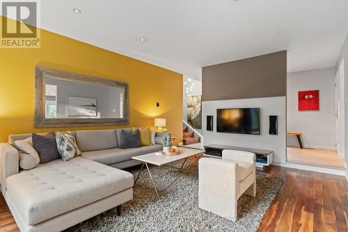 2480 Parmeer Drive, Mississauga, ON - Indoor Photo Showing Living Room