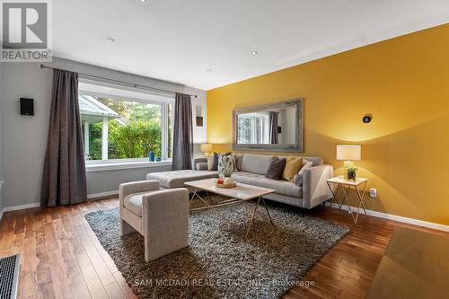 2480 Parmeer Drive, Mississauga, ON - Indoor Photo Showing Living Room