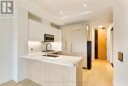 307 - 123 Maurice Drive, Oakville, ON - Indoor Photo Showing Kitchen