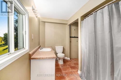 2877 Principale Street, Alfred And Plantagenet, ON - Indoor Photo Showing Bathroom