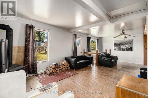 2877 Principale Street, Alfred And Plantagenet, ON - Indoor Photo Showing Living Room