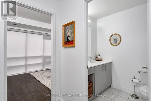 401 - 760 The Queensway, Toronto, ON - Indoor Photo Showing Bathroom