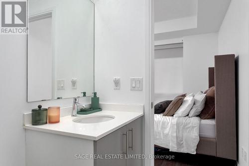 401 - 760 The Queensway, Toronto, ON - Indoor Photo Showing Bathroom