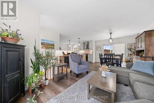 56 Alnet Drive, Belleville (Belleville Ward), ON - Indoor Photo Showing Living Room