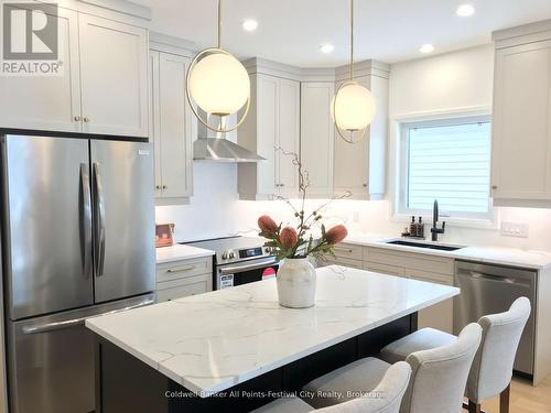 169 Wimpole Street, West Perth (Mitchell), ON - Indoor Photo Showing Kitchen With Upgraded Kitchen