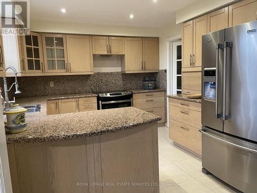 5171 Hidden Valley Court, Mississauga, ON - Indoor Photo Showing Kitchen With Upgraded Kitchen