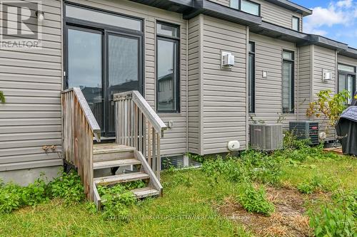 2305 Goldhawk Drive, Ottawa, ON - Outdoor