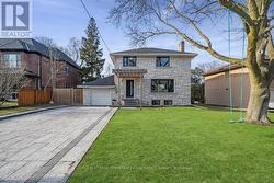 8 GLENELIA AVENUE  Toronto, ON M2M 2K7