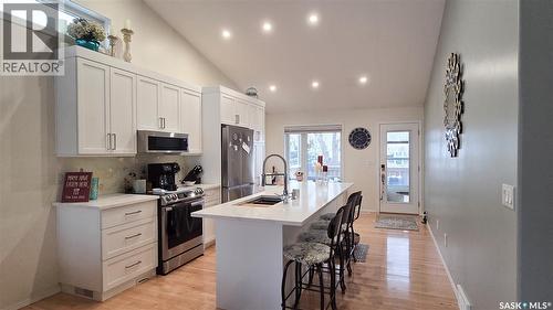 815 Lynd Crescent, Saskatoon, SK - Indoor Photo Showing Kitchen With Upgraded Kitchen