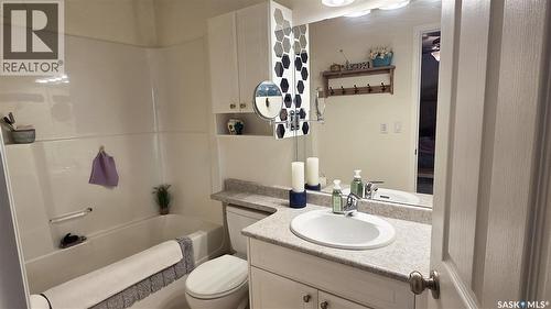 815 Lynd Crescent, Saskatoon, SK - Indoor Photo Showing Bathroom
