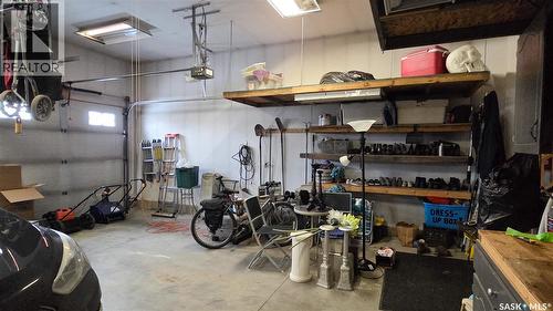 815 Lynd Crescent, Saskatoon, SK - Indoor Photo Showing Garage