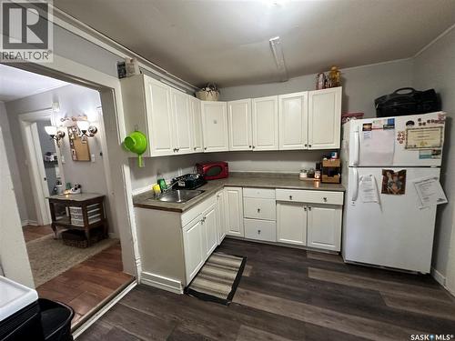 761 Athol Street, Regina, SK - Indoor Photo Showing Kitchen
