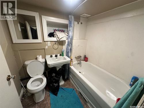 1070 Argyle Street, Regina, SK - Indoor Photo Showing Bathroom