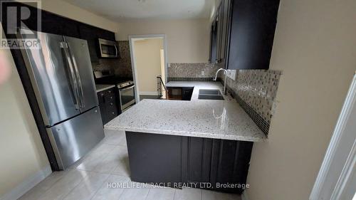 378 Hansen Road, Brampton, ON - Indoor Photo Showing Kitchen