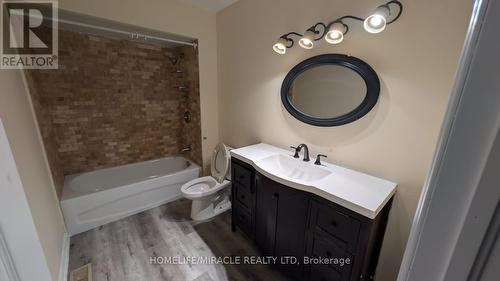 378 Hansen Road, Brampton, ON - Indoor Photo Showing Bathroom