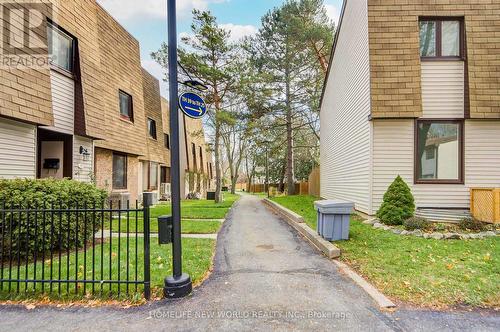 36 - 189 Springhead Gardens, Richmond Hill, ON - Outdoor