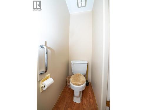 924 Dogwood Street, Creston, BC - Indoor Photo Showing Bathroom
