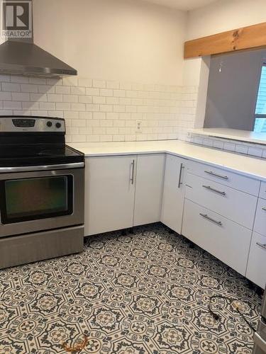 89 Shaw Street, Hamilton, ON - Indoor Photo Showing Kitchen