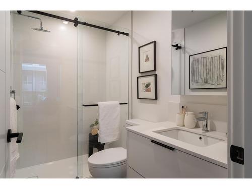 101 30494 Cardinal Avenue, Abbotsford, BC - Indoor Photo Showing Bathroom