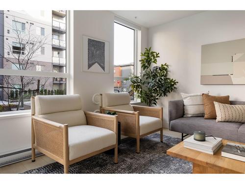 101 30494 Cardinal Avenue, Abbotsford, BC - Indoor Photo Showing Living Room
