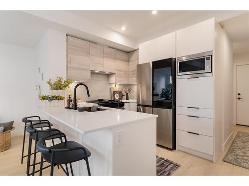 101 30494 Cardinal Avenue, Abbotsford, BC - Indoor Photo Showing Kitchen With Upgraded Kitchen