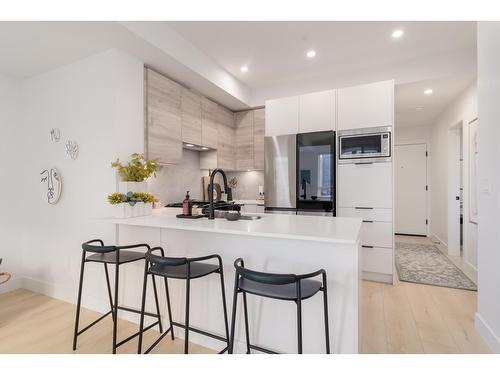 101 30494 Cardinal Avenue, Abbotsford, BC - Indoor Photo Showing Kitchen With Upgraded Kitchen