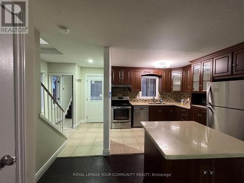 24 Grand River Court, Brampton, ON - Indoor Photo Showing Kitchen With Upgraded Kitchen