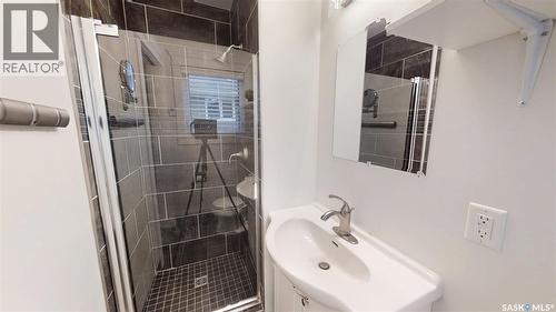 17 Overlord Crescent, Kindersley, SK - Indoor Photo Showing Bathroom