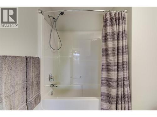 3733 Casorso Road Unit# 218, Kelowna, BC - Indoor Photo Showing Bathroom