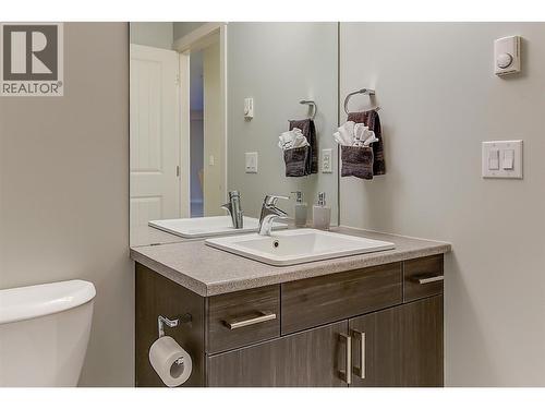 3733 Casorso Road Unit# 218, Kelowna, BC - Indoor Photo Showing Bathroom
