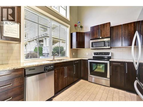 3733 Casorso Road Unit# 218, Kelowna, BC - Indoor Photo Showing Kitchen