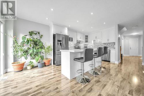 130 Adler Drive, Cambridge, ON - Indoor Photo Showing Kitchen With Upgraded Kitchen
