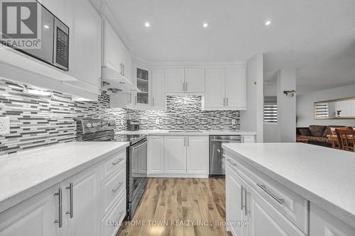 130 Adler Drive, Cambridge, ON - Indoor Photo Showing Kitchen With Upgraded Kitchen