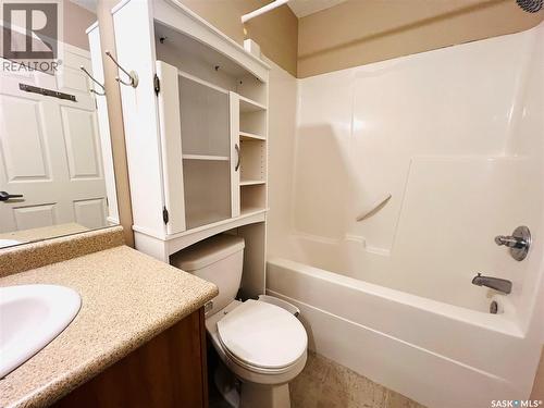 323 700 Battleford Trail, Swift Current, SK - Indoor Photo Showing Bathroom