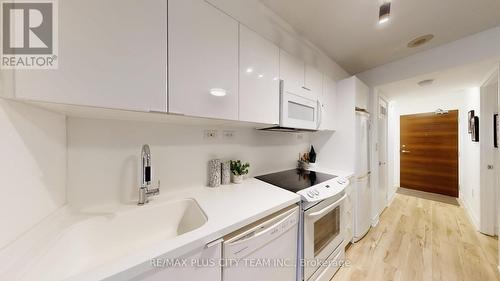 830 - 10 Capreol Court, Toronto, ON - Indoor Photo Showing Kitchen