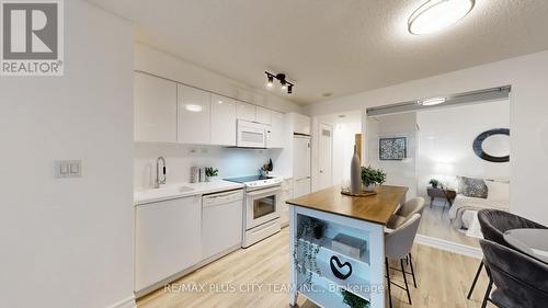 830 - 10 Capreol Court, Toronto, ON - Indoor Photo Showing Kitchen