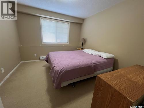 304 700 Battleford Trail, Swift Current, SK - Indoor Photo Showing Bedroom