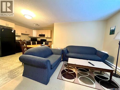 304 700 Battleford Trail, Swift Current, SK - Indoor Photo Showing Living Room