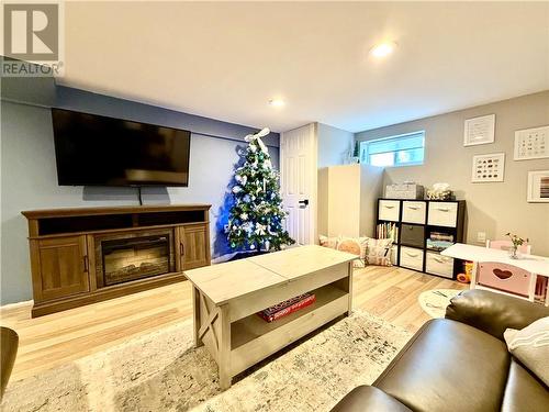 2861 Raymond Street, Greater Sudbury, ON - Indoor Photo Showing Living Room With Fireplace