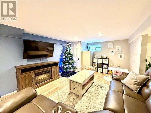 2861 Raymond Street, Greater Sudbury, ON - Indoor Photo Showing Living Room With Fireplace
