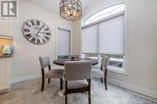 222 Ridge Way, New Tecumseth, ON - Indoor Photo Showing Dining Room