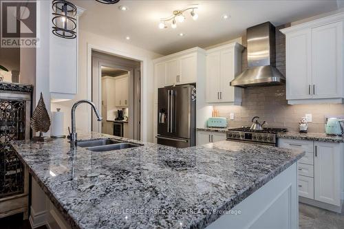 222 Ridge Way, New Tecumseth, ON - Indoor Photo Showing Kitchen With Double Sink With Upgraded Kitchen