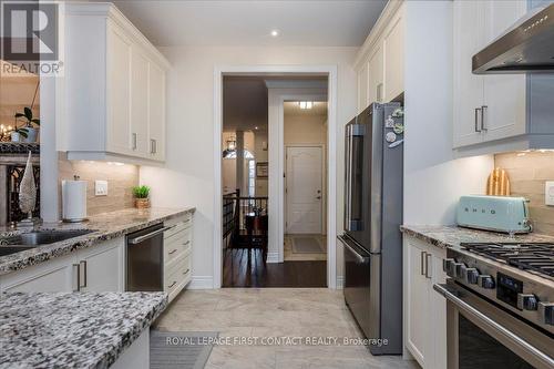 222 Ridge Way, New Tecumseth, ON - Indoor Photo Showing Kitchen With Upgraded Kitchen