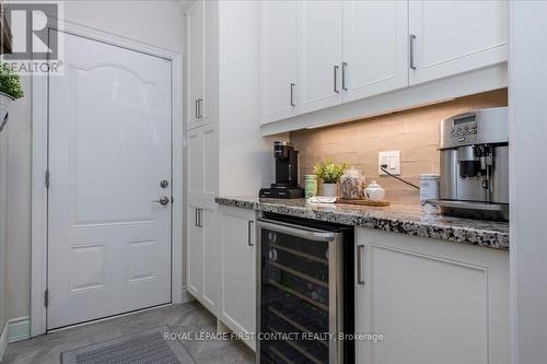 222 Ridge Way, New Tecumseth, ON - Indoor Photo Showing Kitchen