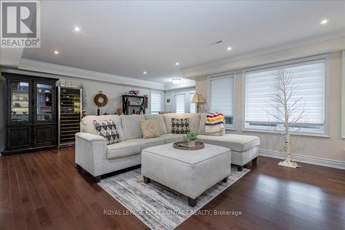 222 Ridge Way, New Tecumseth, ON - Indoor Photo Showing Living Room
