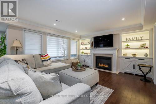 222 Ridge Way, New Tecumseth, ON - Indoor Photo Showing Living Room With Fireplace