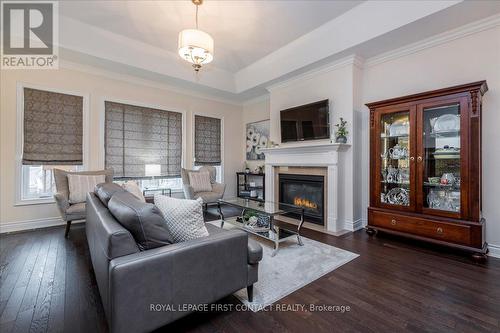 222 Ridge Way, New Tecumseth, ON - Indoor Photo Showing Living Room With Fireplace