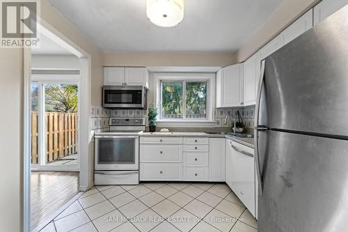 132 - 1050 Shawnmarr Road, Mississauga, ON - Indoor Photo Showing Kitchen