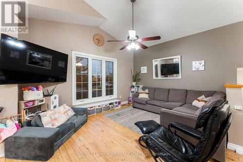 528 Mitchells Cross Road, Prince Edward County (North Marysburg Ward), ON - Indoor Photo Showing Living Room